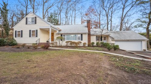 2 Beech Ln, Edison, NJ 08820-3678