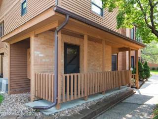 11027 Oregon Cir, Minneapolis MN  55438-2450 exterior