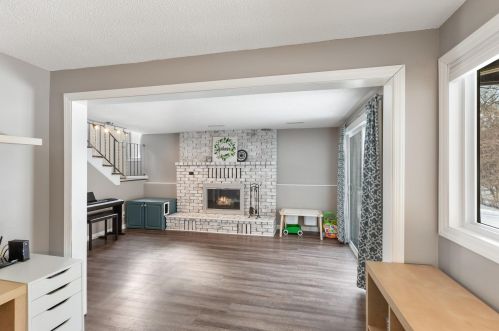 1715 Hickory Hl Dr, Saint Paul MN  55122-2412 exterior