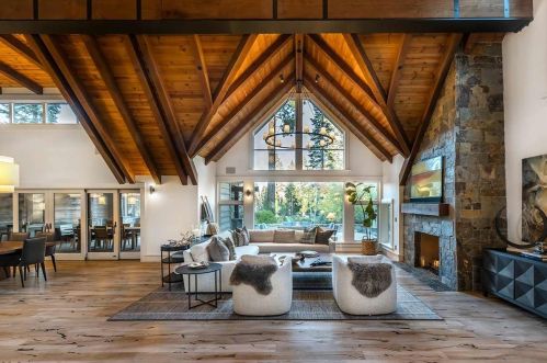 8262 Valhalla Dr, Truckee CA  96161-4297 exterior