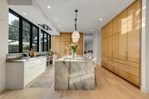 1702 Brookhaven Dr, Austin TX  78704-2747 exterior