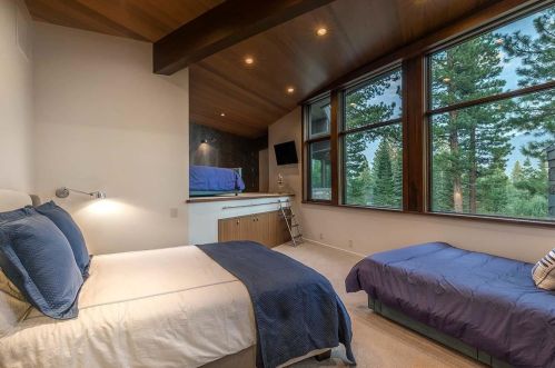 8209 Valhalla Dr, Truckee CA  96161-3300 exterior
