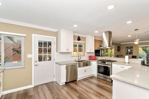 5064 Myrtle Ave, Riverside CA  92506-1423 exterior