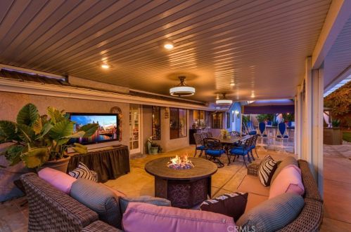 1678 Southport Dr, Riverside CA  92506-5449 exterior