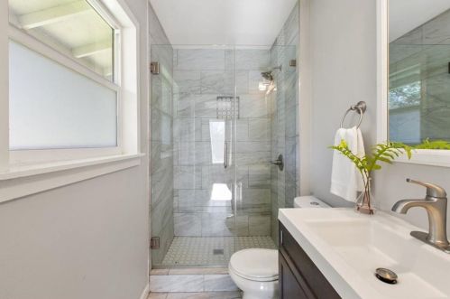 5204 Creekline Dr, Austin TX  78745-2227 exterior