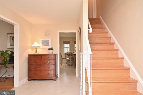 7724 Carrleigh Pkwy, Springfield VA  22152-1307 exterior