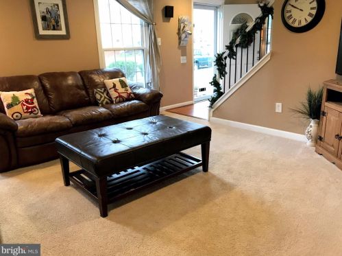 10841 Split Oak Ln, Springfield, VA 22015-2323