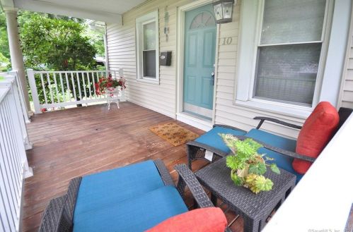 10 Cottage St, Windsor CT  06095-3338 exterior