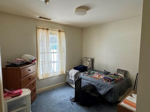 2 Crestview Cir, Londonderry NH  03053-2453 exterior