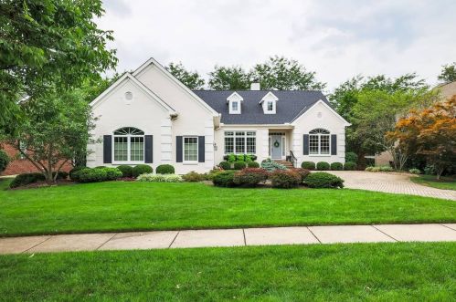 1391 Camberly Dr, Cincinnati, OH 45215-2075