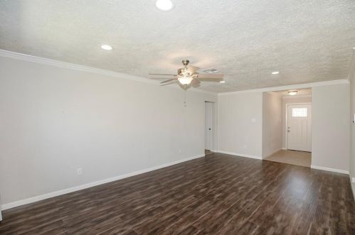 2212 Mockingbird Ln, Morgans Point TX 77571-2542 exterior