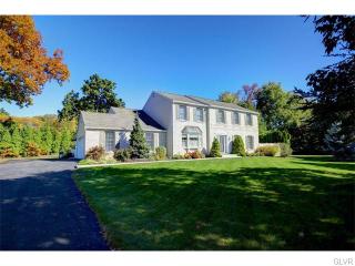 1020 Sunset View Cir, Bethlehem, PA 18017-3678