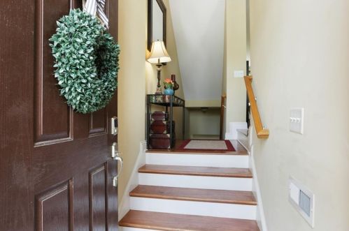 2086 Callaway Ct, Atlanta, GA 30318-1079
