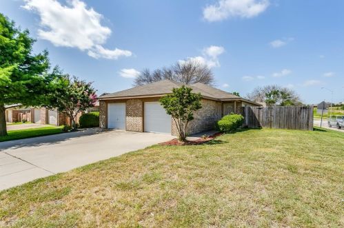 10273 Aurora Dr, Fort Worth, TX 76108-4054