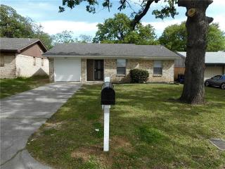 5137 Cottey St, Fort Worth TX  76105-4406 exterior