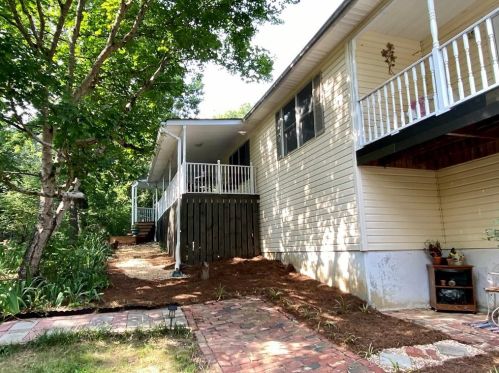 495 Creek Ridge Dr, Fairmount, GA 30139-2063