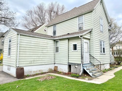 728 Madison St, Bull Valley, IL 60098-3337