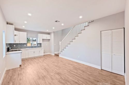 7960 Amestoy Ave, Van Nuys CA  91406-1603 exterior