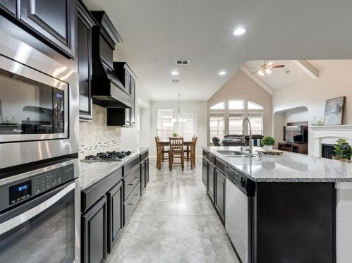 8753 Running River Ln, Fort Worth TX  76131-3373 exterior