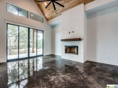 340 Warbler Dr, Spring Branch TX 78070-5064 exterior