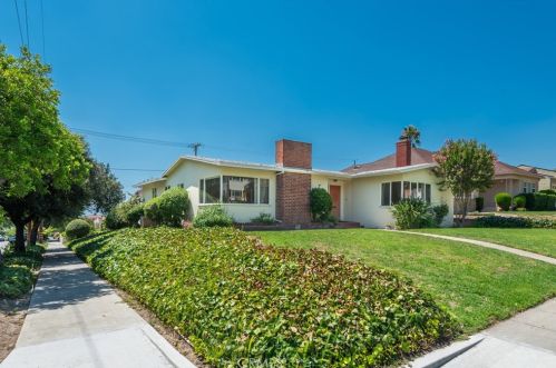 701 Bel Aire Dr, Burbank, CA 91501-1338