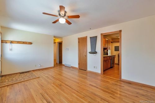 725 Briarwood Dr, Aurora, CO 80226-3701