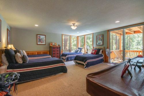 11090 Sitzmark Way, Truckee CA  96161-6128 exterior