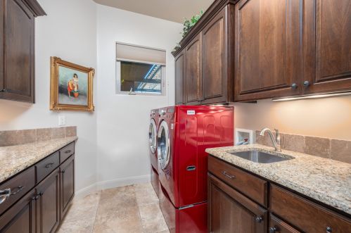 90 Brokenstone Trl, Kayenta UT 84738-6575 exterior