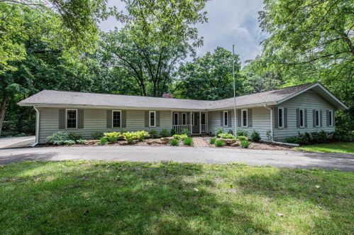 1135 Sherwood Gln, Hollowayville, IL 61356-2861
