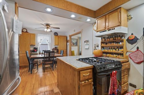 8277 Merrill St, Niles, IL 60714-2444