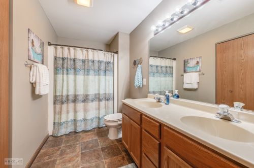 143 Mclaren Dr, Sycamore IL  60178-2256 exterior