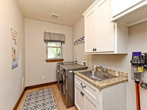 1501 Cyn Edge Dr, Austin TX  78733-2000 exterior