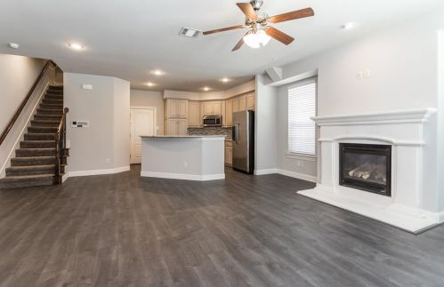 2717 Troutt Dr, Carrollton TX  75010-4255 exterior