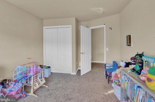 1443 Farm Cross Way, York PA  17408-8537 exterior