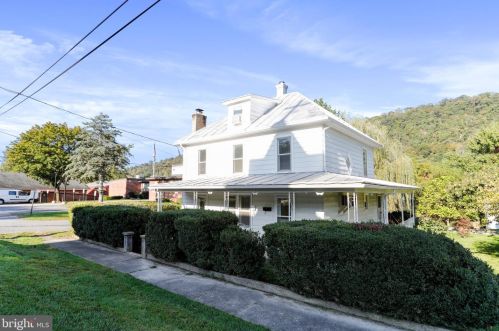 265 Harrison Ave, Berkeley Springs, WV 25411-1909