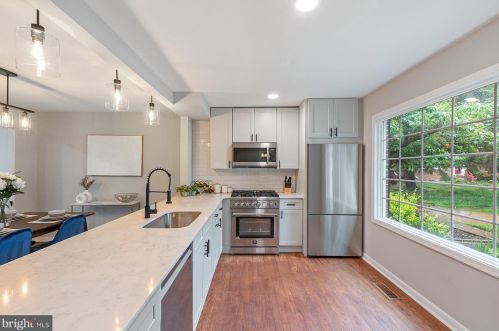 5464 Midship Ct, Springfield VA  22015-1912 exterior