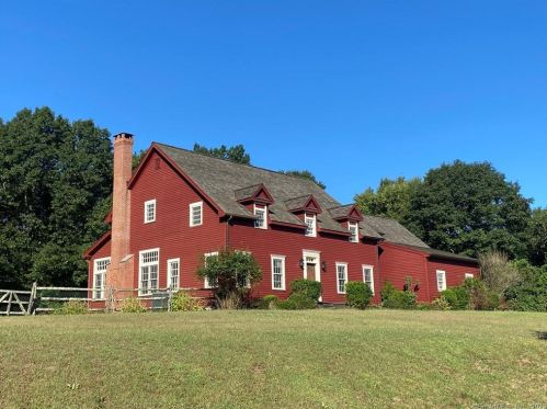 44 Old Meadow Rd, Woodbury, CT 06798-3136