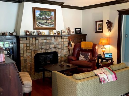 5625 Magnolia Ave, Riverside CA  92506-1822 exterior