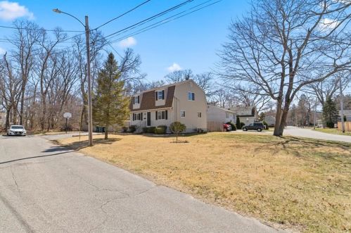 4 Glendale Ave, Warwick, RI 02889-1512