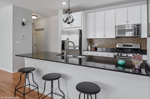 4149 Kenmore Ave, Chicago, IL 60613-6419