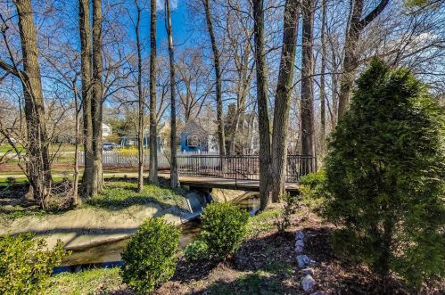 51 Harris Ave, Willowbrook IL  60514-1405 exterior