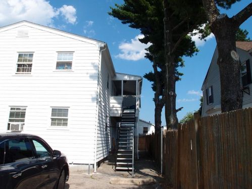 370 Montgomery Ave, Providence, RI 02905-1372