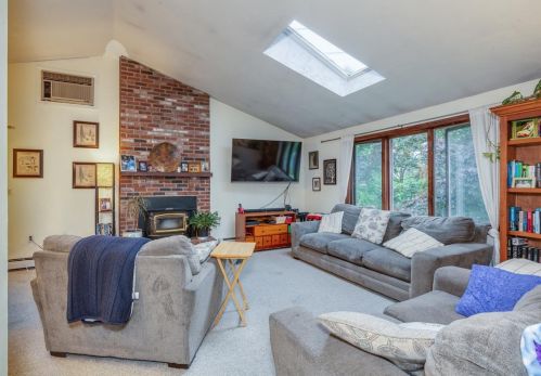 39 Old Auburn Rd, Derry, NH 03038-5550