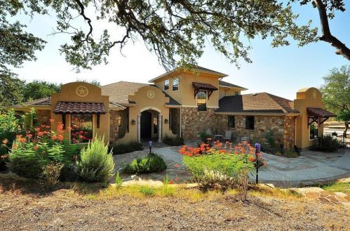 601 Blue Hills Dr, Mount Sharp, TX 78620-3908