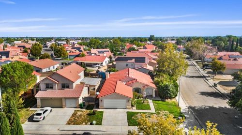 1731 Le Niche Ln, Lancaster, CA 93535-4465
