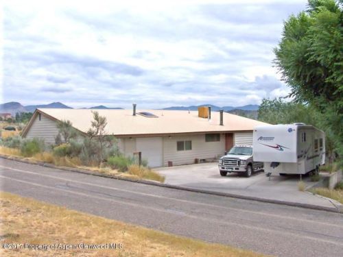 960 7th St, Meeker, CO