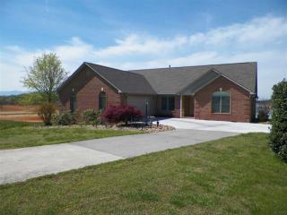 530 Riverchase Ln, Dandridge, TN 37725-8202
