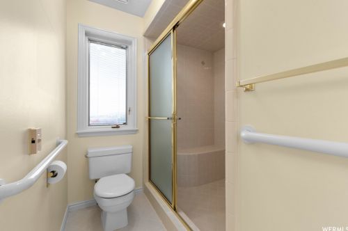 2515 Willow Hl Dr, Sandy UT 84093-1894 exterior