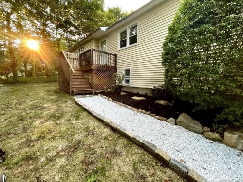 52 Nutmeg Ln, Huntington, CT 06484-1713