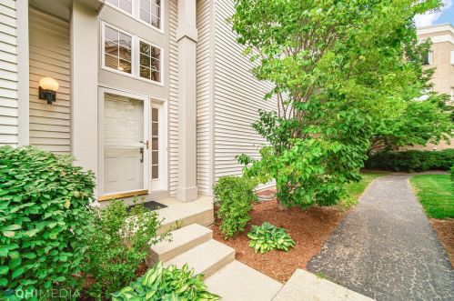 104 Manchester Dr, Buffalo Grove, IL 60089-6722